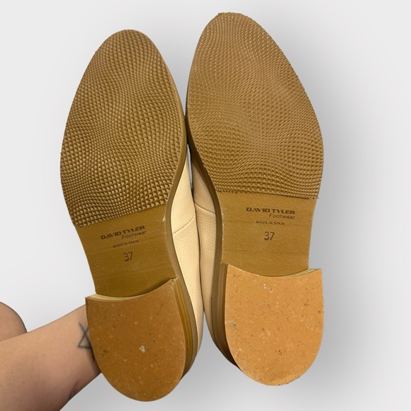 David Tyler Cream Gold Leather Studded Fringe Flats - Picture 6 of 6